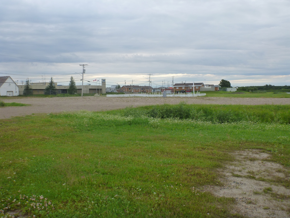  Attawapiskat community near the river: